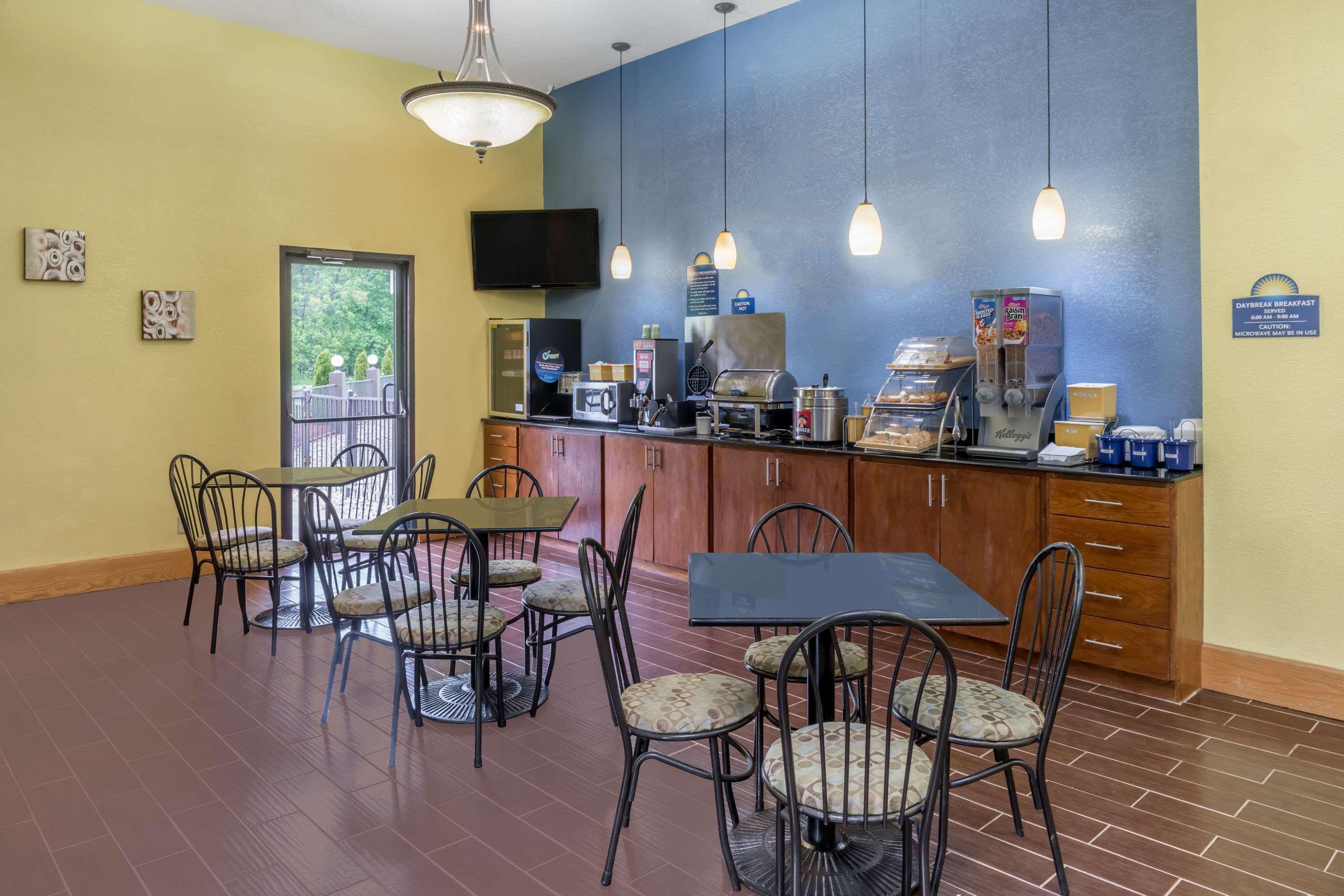 Days Inn & Suites By Wyndham Casey Luaran gambar