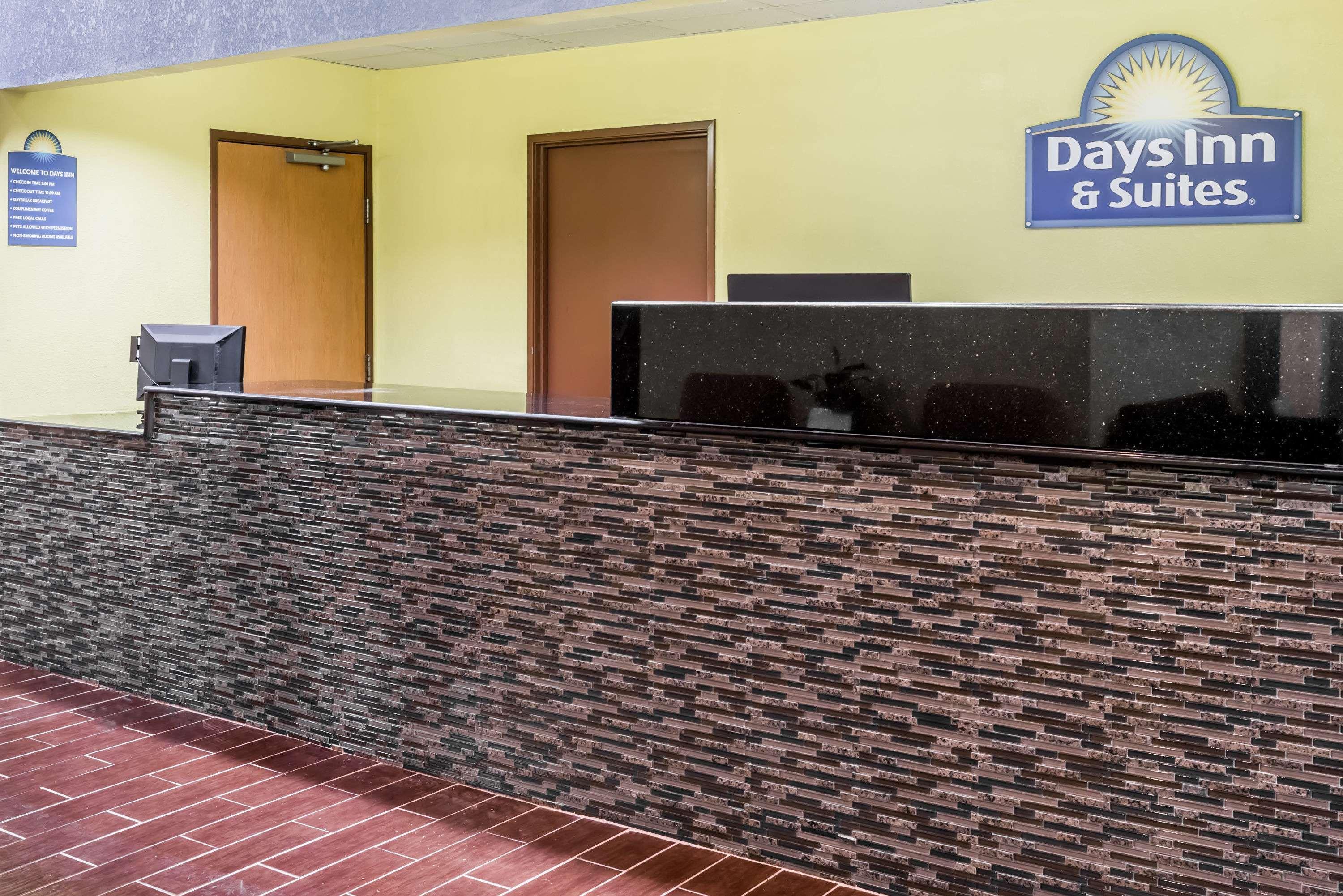 Days Inn & Suites By Wyndham Casey Luaran gambar