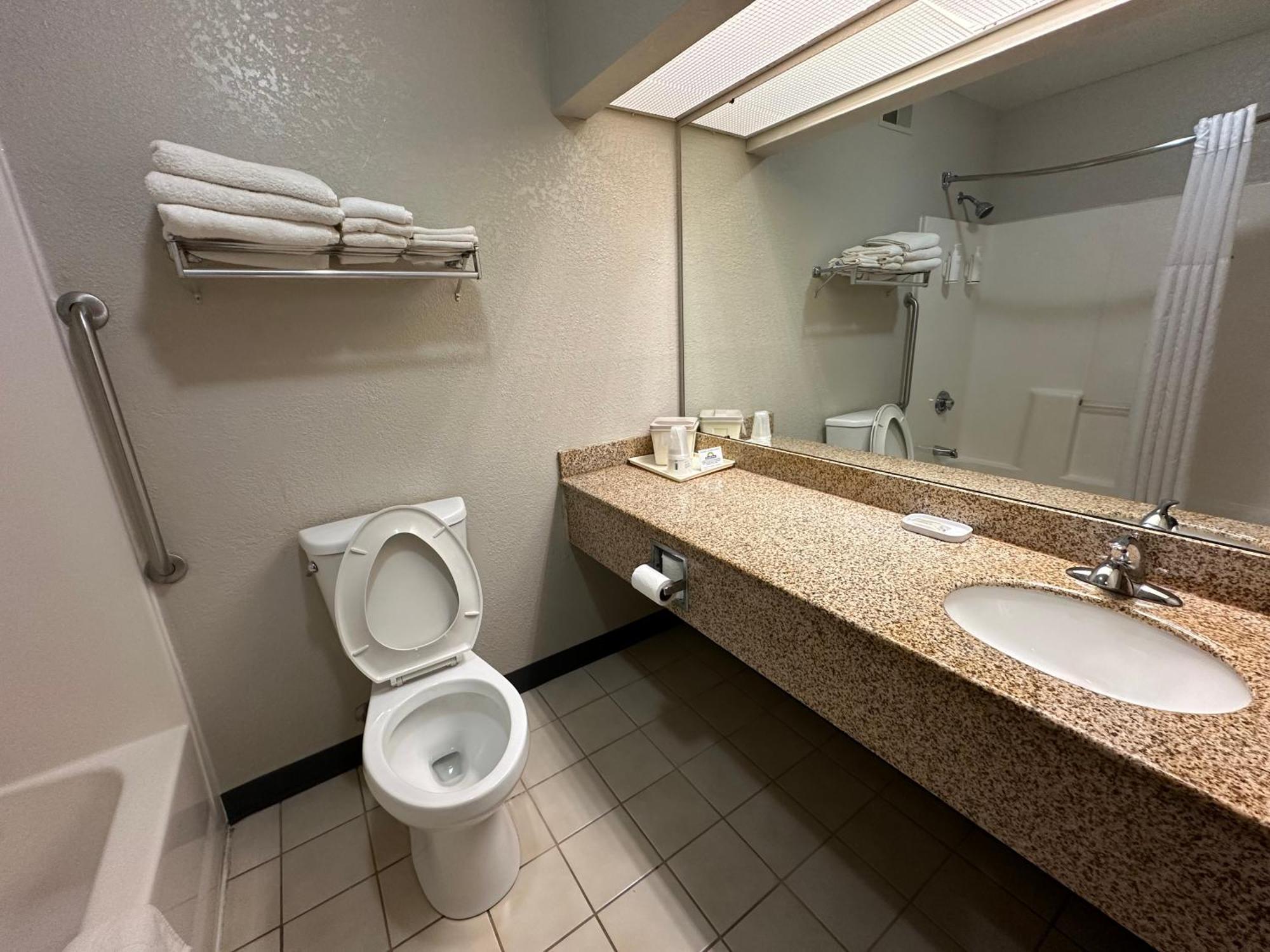Days Inn & Suites By Wyndham Casey Luaran gambar
